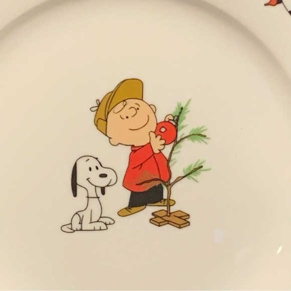 Peanuts Charlie Brown & Snoopy with Christmas Tree Ceramic Salad Plate - Picture 2 of 7